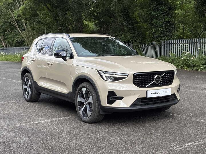 Volvo XC40 2.0 B4 MHEV Plus Dark DCT Auto Euro 6 (s/s) 5dr