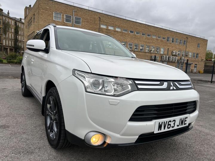 Mitsubishi Outlander 2.2 DI-D GX4 Auto 4WD Euro 5 (s/s) 5dr Mitsubishi Outlander 2.2 DI-D GX4 Auto 4WD Euro 5 (s/s) 5dr
