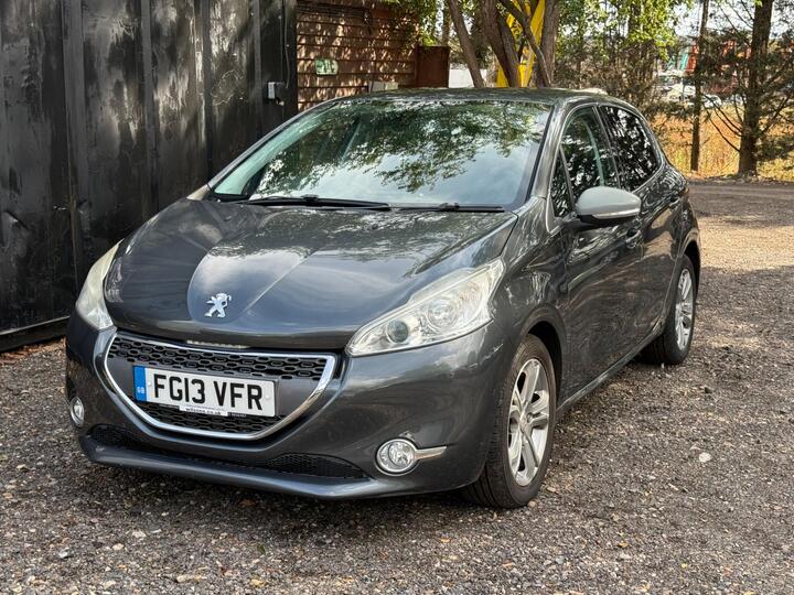 Peugeot 208 1.2 VTi Allure Euro 5 5dr