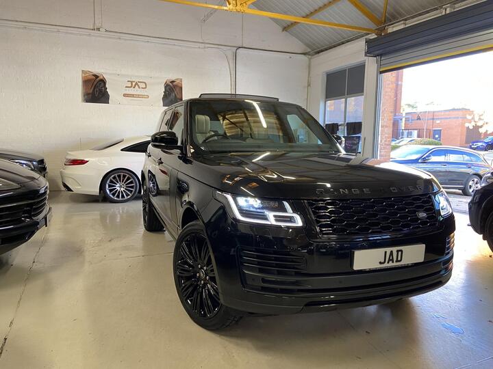 Land Rover RANGE ROVER 3.0 SD V6 Vogue Auto 4WD Euro 6 (s/s) 5dr Land Rover RANGE ROVER 3.0 SD V6 Vogue Auto 4WD Euro 6 (s/s) 5dr