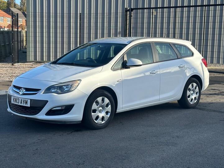 Vauxhall Astra 1.7 CDTi EcoFLEX ES Sports Tourer Euro 5 (s/s) 5dr Vauxhall Astra 1.7 CDTi EcoFLEX ES Sports Tourer Euro 5 (s/s) 5dr