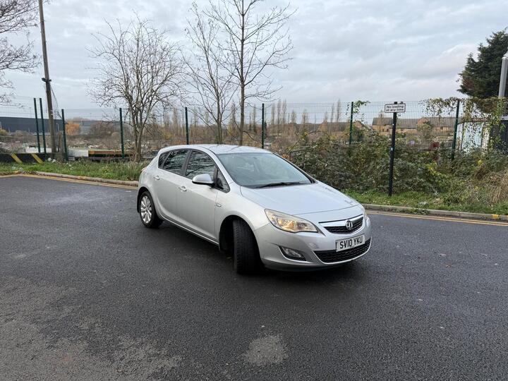 Vauxhall Astra 1.6 16v Exclusiv Auto Euro 5 5dr Vauxhall Astra 1.6 16v Exclusiv Auto Euro 5 5dr