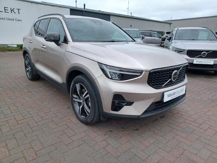 Volvo XC40 2.0 B3 MHEV Plus Dark DCT Auto Euro 6 (s/s) 5dr
