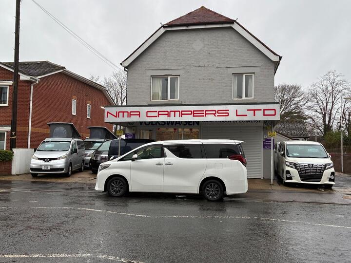 Toyota Alphard 2.5 PETROL AUTOMATIC 2015 NEXT GENERATION NEW SHAPE AIR CON LOW MILES, APPLE CARPLAY, Cruise Control