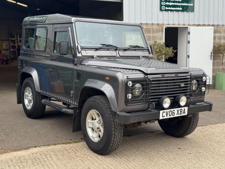 Land Rover Defender 90 2.5 TD5 County Station Wagon 3dr (6 Seats) Land Rover Defender 90 2.5 TD5 County Station Wagon 3dr (6 Seats)