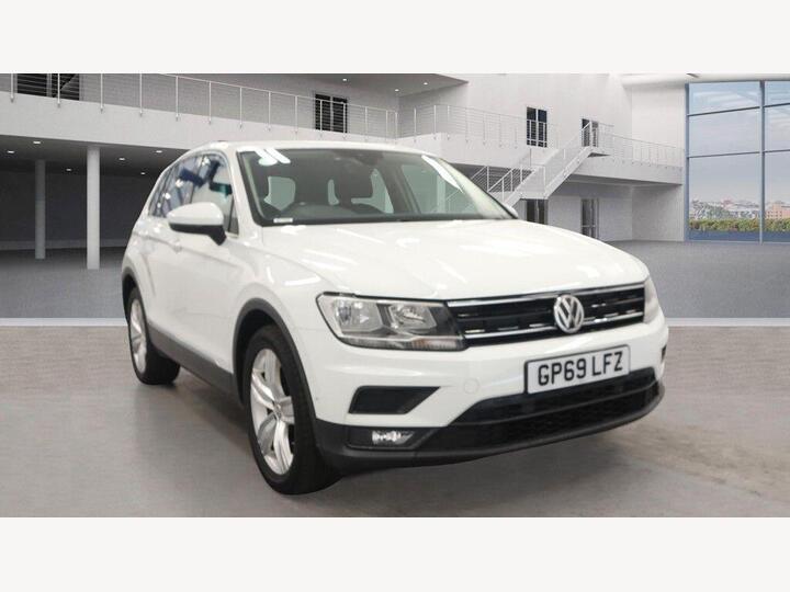 Volkswagen Tiguan 2.0 TDI Match Euro 6 (s/s) 5dr Volkswagen Tiguan 2.0 TDI Match Euro 6 (s/s) 5dr