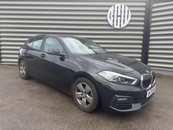 BMW 1 SERIES 2.0 118d SE Euro 6 (s/s) 5dr BMW 1 SERIES 2.0 118d SE Euro 6 (s/s) 5dr