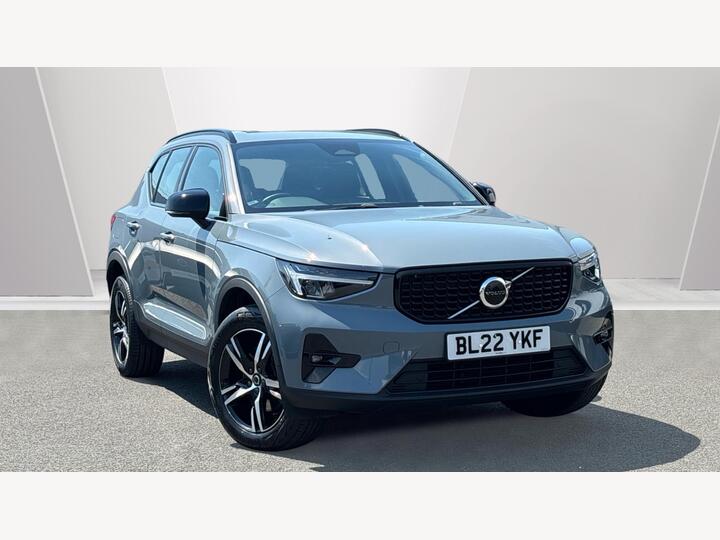 Volvo XC40 2.0 B3 MHEV Plus Dark DCT Auto Euro 6 (s/s) 5dr