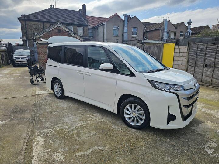 Toyota Noah Hybrid! Wheelchair Accessible Vehicle!