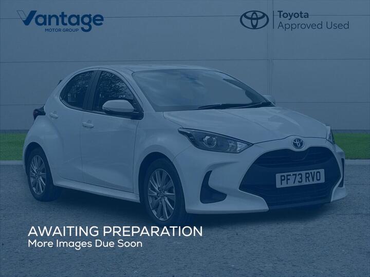 Toyota Yaris 1.5 VVT-h Icon E-CVT Euro 6 (s/s) 5dr Toyota Yaris 1.5 VVT-h Icon E-CVT Euro 6 (s/s) 5dr