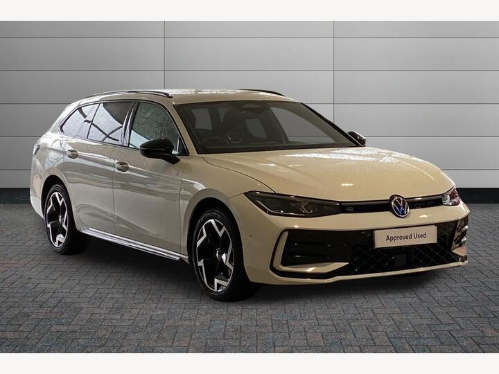 Volkswagen Passat 1.5 TSI EHybrid 19.7kWh R-Line DSG Euro 6 (s/s) 5dr Volkswagen Passat 1.5 TSI EHybrid 19.7kWh R-Line DSG Euro 6 (s/s) 5dr