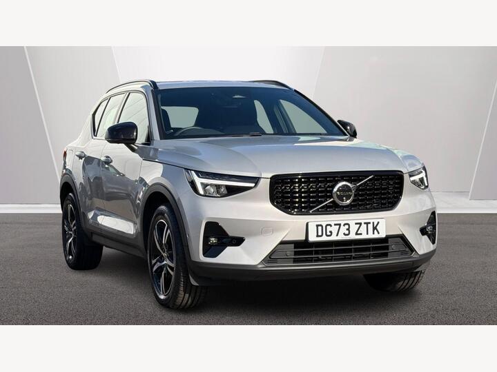 Volvo XC40 2.0 B3 MHEV Plus Dark DCT Auto Euro 6 (s/s) 5dr