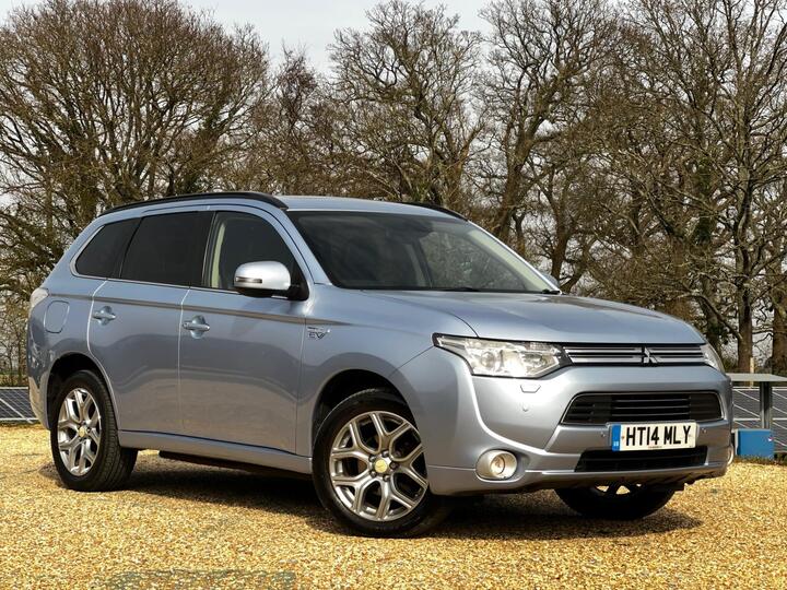 Mitsubishi Outlander 2.0h 12kWh GX4hs CVT 4WD Euro 5 (s/s) 5dr Mitsubishi Outlander 2.0h 12kWh GX4hs CVT 4WD Euro 5 (s/s) 5dr