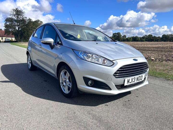 Ford Fiesta 1.0T EcoBoost Zetec Euro 5 (s/s) 5dr