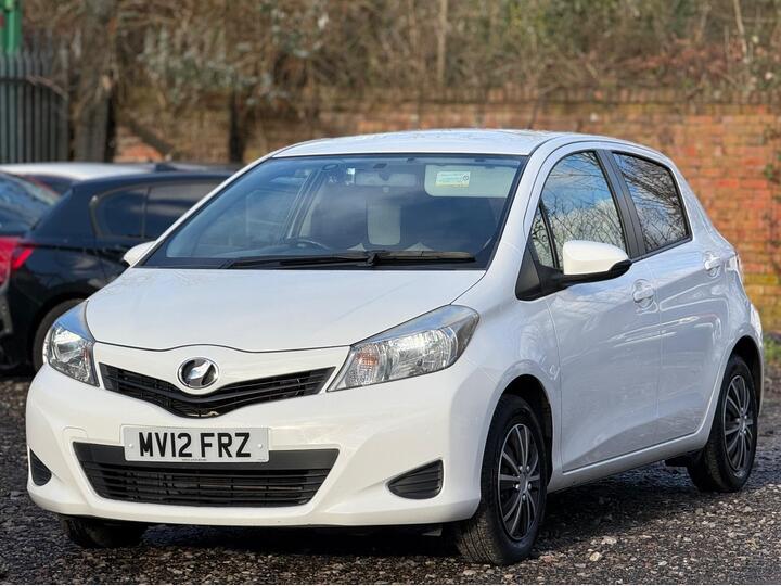 Toyota Yaris 1.33 Dual VVT-i Icon Hatchback 5dr Petrol Multidrive S Euro 5 (99 Ps) Toyota Yaris 1.33 Dual VVT-i Icon Hatchback 5dr Petrol Multidrive S Euro 5 (99 Ps)