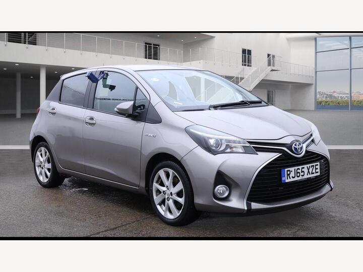 Toyota Yaris 1.5 VVT-h Sport E-CVT Euro 6 5dr Toyota Yaris 1.5 VVT-h Sport E-CVT Euro 6 5dr