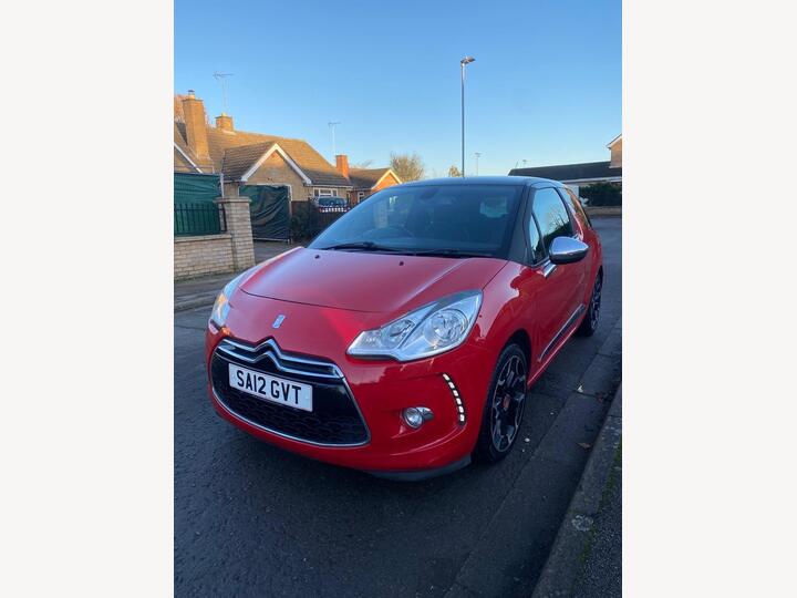 Citroen DS3 1.6 E-HDi Airdream DStyle Plus Euro 5 (s/s) 3dr Citroen DS3 1.6 E-HDi Airdream DStyle Plus Euro 5 (s/s) 3dr