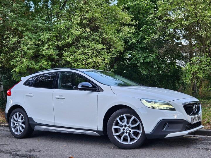Volvo V40 Cross Country 2.0 D3 Pro Euro 6 (s/s) 5dr Volvo V40 Cross Country 2.0 D3 Pro Euro 6 (s/s) 5dr
