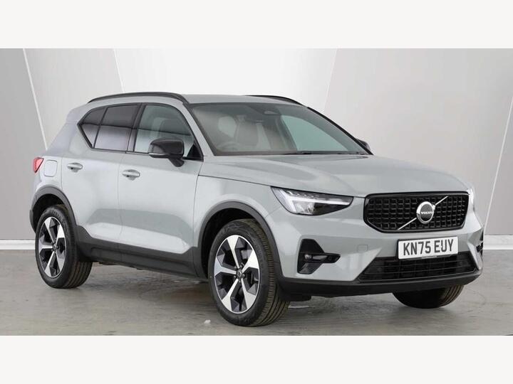 Volvo XC40 2.0 B3 MHEV Plus Dark DCT Auto Euro 6 (s/s) 5dr