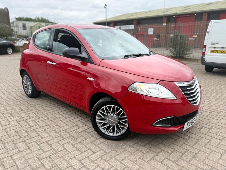Chrysler Ypsilon 1.2 SE Euro 5 (s/s) 5dr Chrysler Ypsilon 1.2 SE Euro 5 (s/s) 5dr