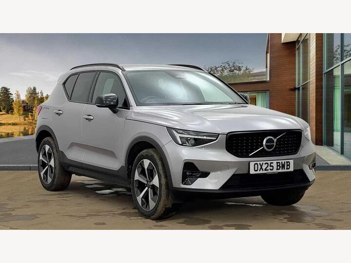 Volvo XC40 2.0 B3 MHEV Plus DCT Auto Euro 6 (s/s) 5dr
