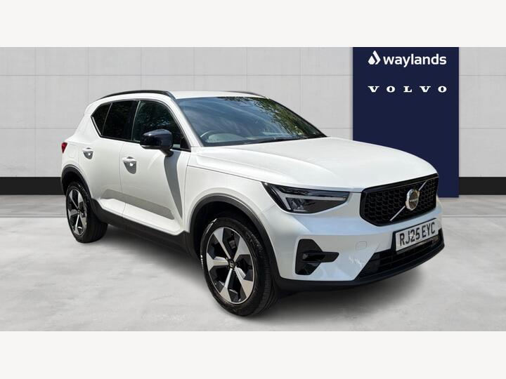 Volvo XC40 2.0 B3 MHEV Plus Dark DCT Auto Euro 6 (s/s) 5dr