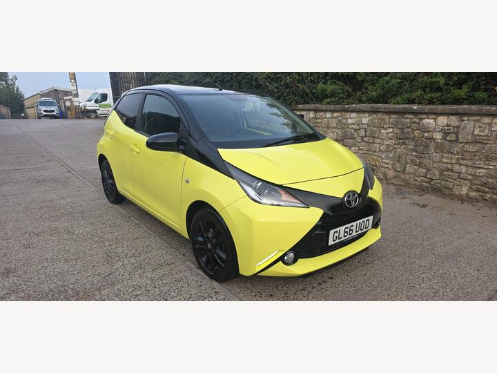 Toyota AYGO 1.0 VVT-i X-cite 3 Yellow Bi-Tone Euro 6 5dr