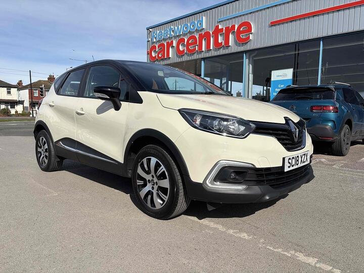 Renault Captur 0.9 TCe ENERGY Play Euro 6 (s/s) 5dr Renault Captur 0.9 TCe ENERGY Play Euro 6 (s/s) 5dr
