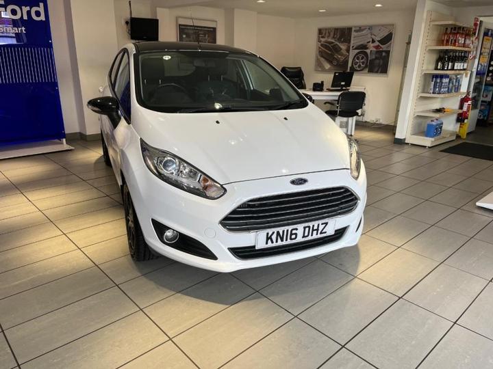 Ford Fiesta 1.0T EcoBoost Zetec White Edition Euro 6 (s/s) 5dr