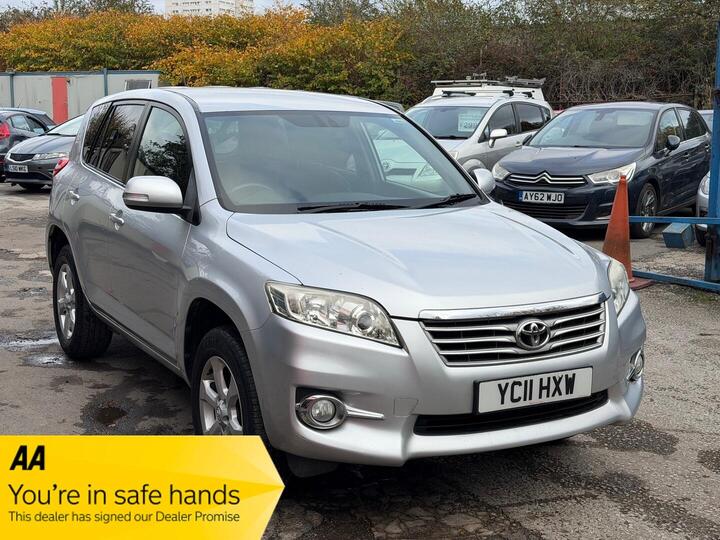 Toyota RAV4 2.2 D-4D XT-R 4WD Euro 5 5dr Toyota RAV4 2.2 D-4D XT-R 4WD Euro 5 5dr