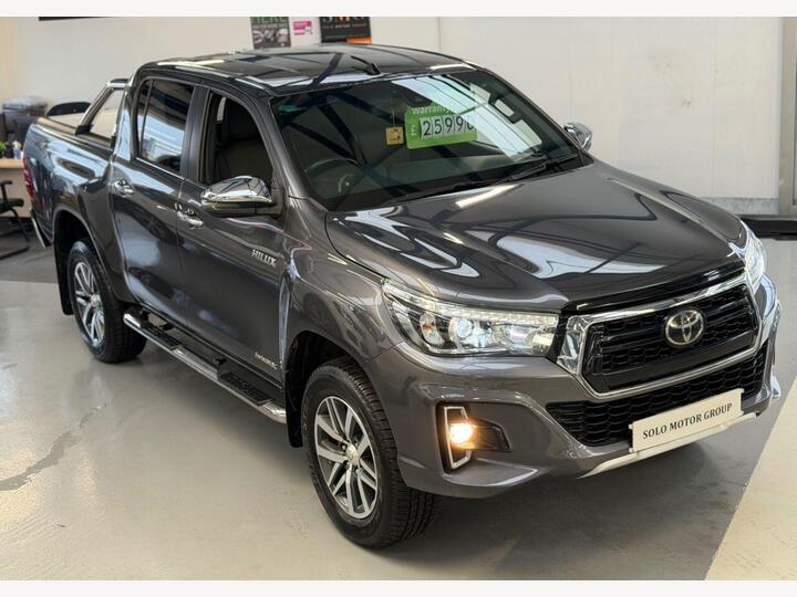 Toyota Hilux 2.4 D-4D Invincible X Auto 4WD Euro 6 4dr (TSS, 3.5t)