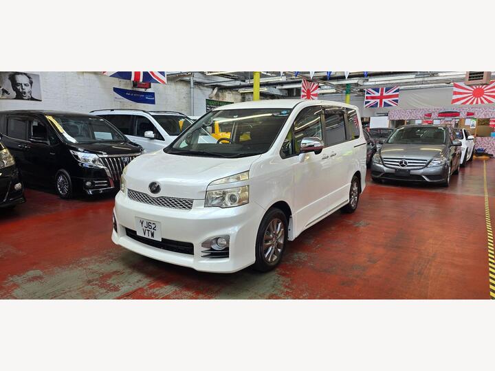 Toyota Voxy AUTO+TWIN POWER DOORS+7 SEATER