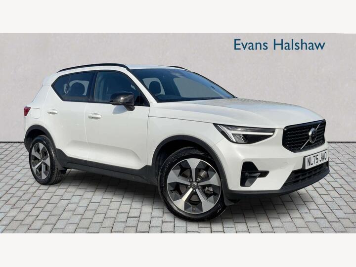 Volvo XC40 ESTATE 2.0 B4 MHEV Plus Dark DCT Auto Euro 6 (s/s) 5dr