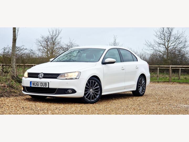 Volkswagen Jetta 2.0 TDI Sport DSG Euro 5 4dr