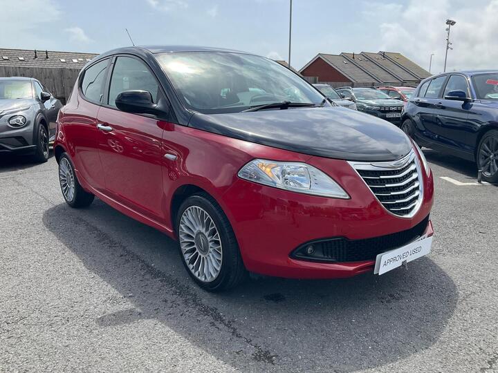 Chrysler Ypsilon 0.9 TwinAir Black&Red Euro 5 (s/s) 5dr