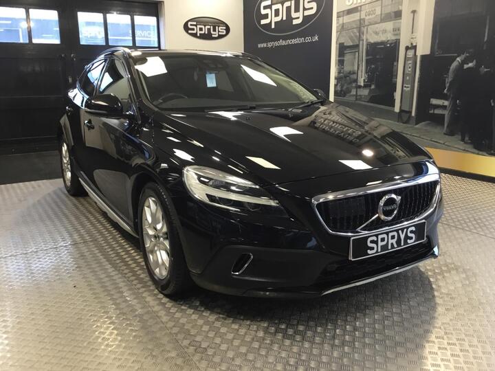 Volvo V40 Cross Country 2.0 T5 Pro Auto AWD Euro 6 (s/s) 5dr