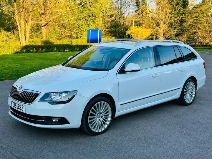 Skoda Superb 2.0 TDI Laurin & Klement DSG 4WD Euro 5 (s/s) 5dr Skoda Superb 2.0 TDI Laurin & Klement DSG 4WD Euro 5 (s/s) 5dr