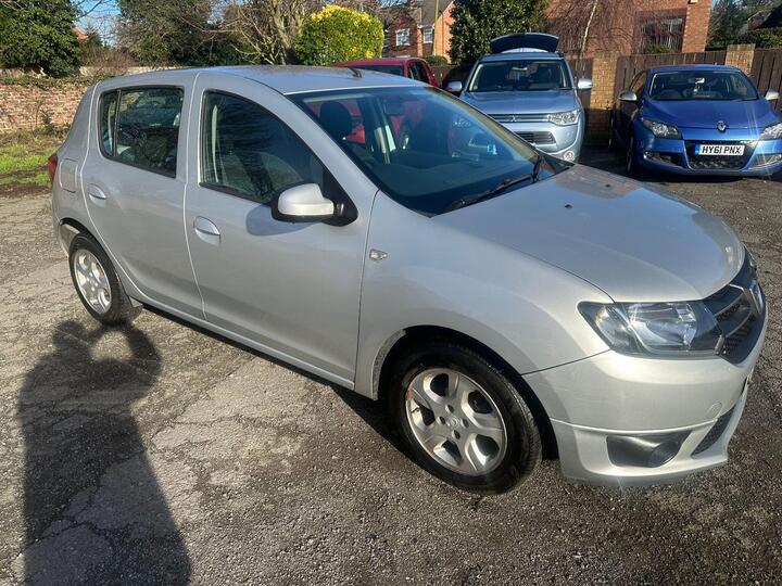 Dacia Sandero 0.9 TCe Laureate Euro 6 (s/s) 5dr Dacia Sandero 0.9 TCe Laureate Euro 6 (s/s) 5dr