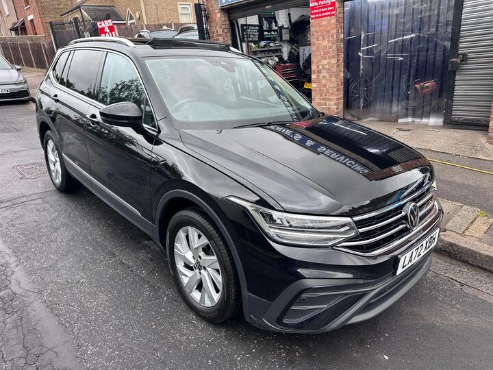 Volkswagen Tiguan Allspace 1.5 TSI Life DSG Euro 6 (s/s) 5dr Volkswagen Tiguan Allspace 1.5 TSI Life DSG Euro 6 (s/s) 5dr