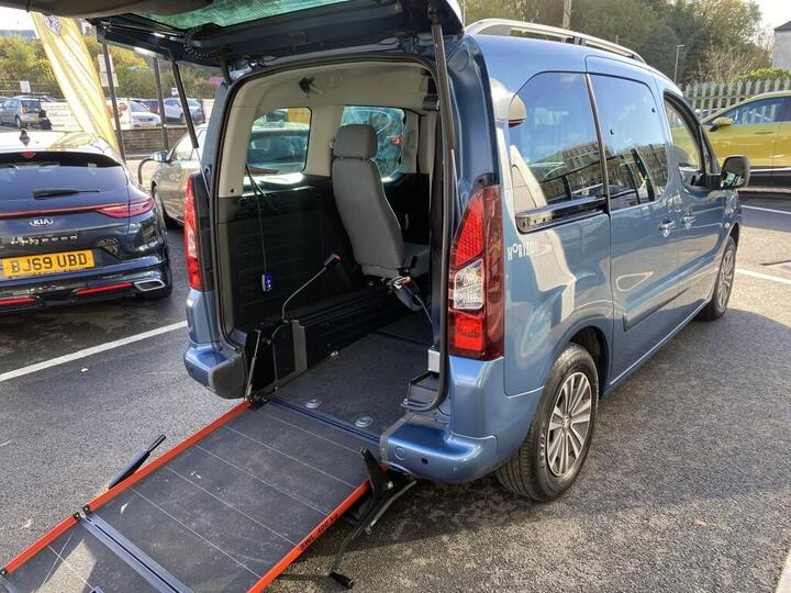 Peugeot PARTNER TEPEE 1.6 BlueHDi Active Euro 6 5dr Peugeot PARTNER TEPEE 1.6 BlueHDi Active Euro 6 5dr