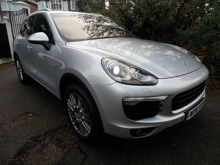 Porsche Cayenne 3.0 TD V6 TiptronicS 4WD Euro 6 (s/s) 5dr Porsche Cayenne 3.0 TD V6 TiptronicS 4WD Euro 6 (s/s) 5dr