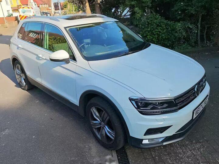 Volkswagen Tiguan 2.0 TDI BlueMotion Tech SEL DSG 4Motion Euro 6 (s/s) 5dr