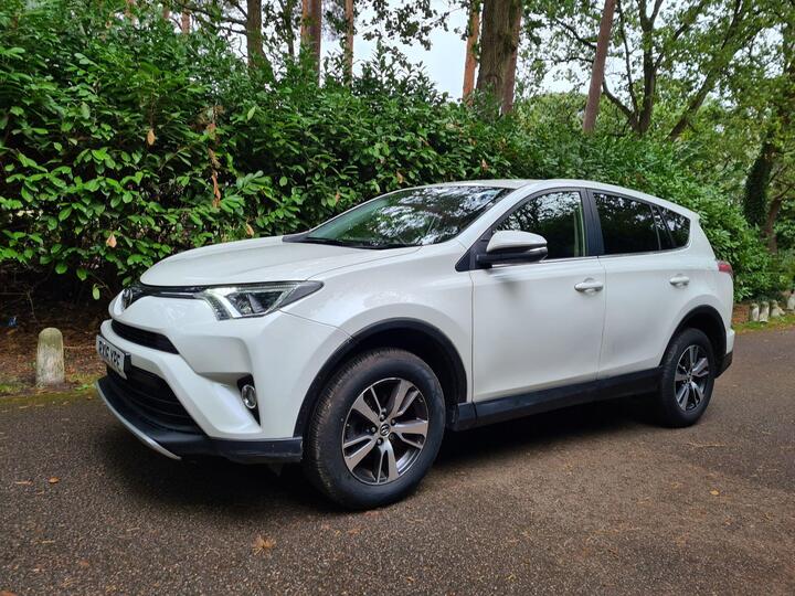 Toyota RAV4 2.0 D-4D Business Edition Euro 6 (s/s) 5dr Toyota RAV4 2.0 D-4D Business Edition Euro 6 (s/s) 5dr