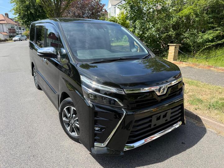 Toyota Voxy 2.0+4WD+8SEATER+VERIFIED MLS+1YR WARANTY