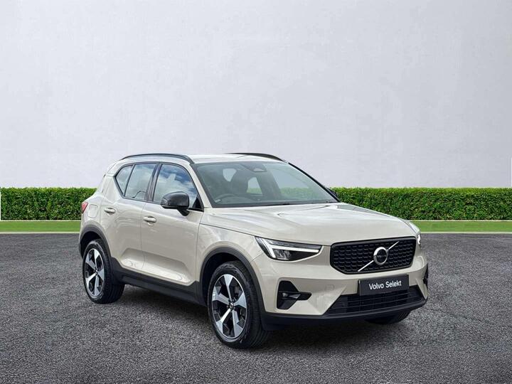 Volvo XC40 2.0 B3 MHEV Plus Dark DCT Auto Euro 6 (s/s) 5dr