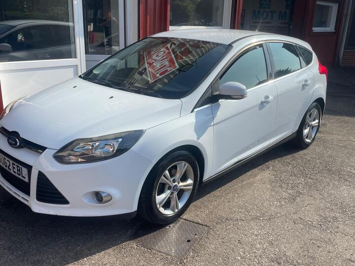 Ford Focus 1.6 Zetec Powershift Euro 5 5dr