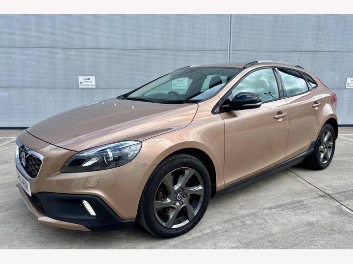 Volvo V40 Cross Country 2.0 D2 Lux Nav Auto Euro 6 (s/s) 5dr Volvo V40 Cross Country 2.0 D2 Lux Nav Auto Euro 6 (s/s) 5dr