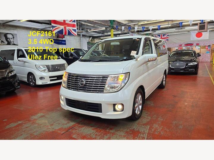 Nissan Elgrand 3.5 4wd Recliners Curtains Cameras
