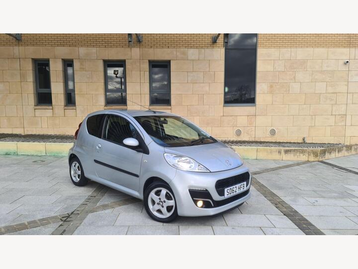 Peugeot 107 1.0 12V Allure Euro 5 3dr Peugeot 107 1.0 12V Allure Euro 5 3dr