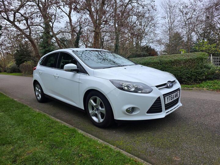 Ford Focus 1.6 Zetec Navigator Powershift Euro 5 5dr